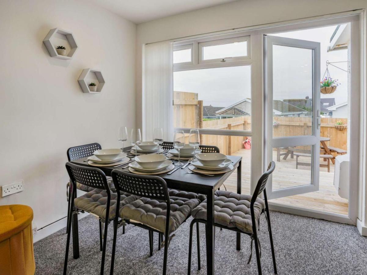 3-Bed 5-6 Berth Modernised Bungalow! Tenby Exterior foto