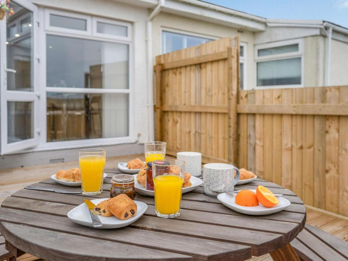 3-Bed 5-6 Berth Modernised Bungalow! Tenby Exterior foto